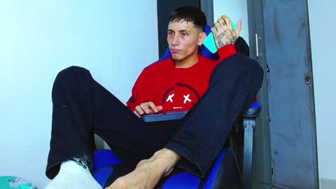 Snapshot of skinny_marked chatting on 12-19-24, 02:12 skinny marked online show from 12-19-24, 02:12