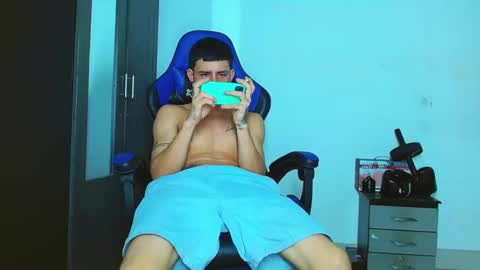 Snapshot of skinny_marked chatting on 02-14-25, 12:19 skinny marked online show from 02-14-25, 12:19