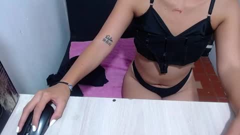 Snapshot of skinny_nastyy chatting on 06-20-26, 03:37 Kim skinny online show from 06-20-26, 03:37