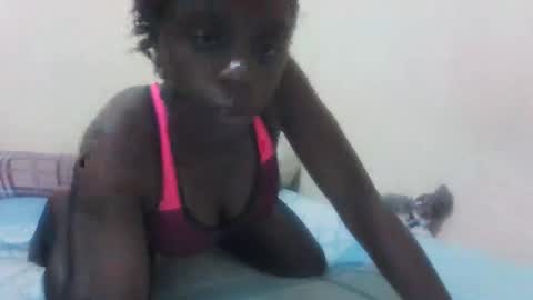 Snapshot of skinny_petite18 chatting on 10-12-25, 07:57 Munah online show from 10-12-25, 07:57