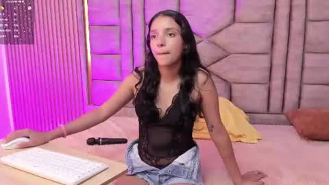 skinny_sarayx online show from 07-23-26, 06:17