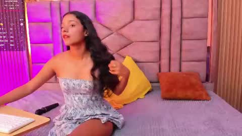 skinny_sarayx online show from 07-25-26, 02:47