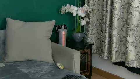 Snapshot of skinnynatty chatting on 06-24-26, 03:49 Natty online show from 06-24-26, 03:49