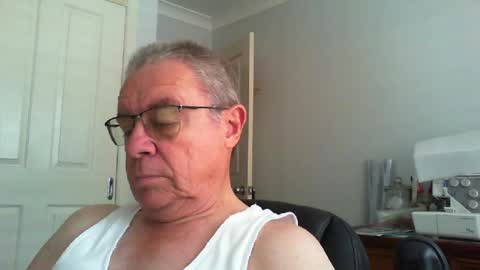 Snapshot of skipper1970 chatting on 07-22-26, 05:21 Skipper1970 online show from 07-22-26, 05:21
