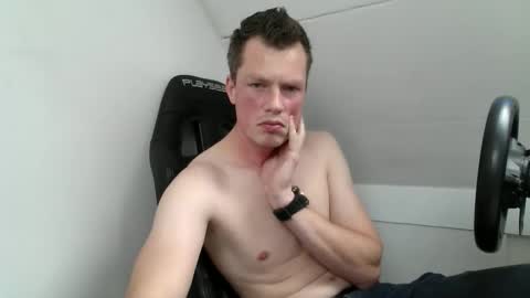 Snapshot of skippyhihi chatting on 10-07-25, 01:52 skippyhihi online show from 10-07-25, 01:52
