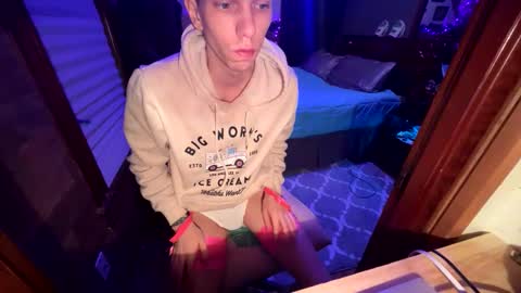 Snapshot of skittles933 chatting on 01-27-25, 11:43 Skittles online show from 01-27-25, 11:43