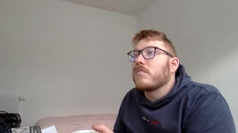 Snapshot of sklave_s chatting on 01-27-25, 12:37 sklave_s online show from 01-27-25, 12:37