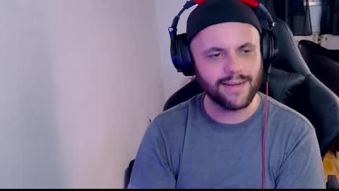 Snapshot of skullxxx83 chatting on 02-09-25, 11:25 Skull online show from 02-09-25, 11:25