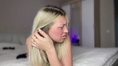 GARRY AND SOPHIA online show from 02-08-25, 06:22