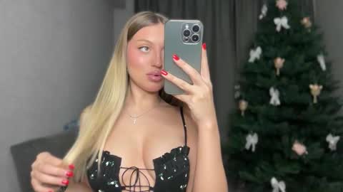 GARRY AND SOPHIA online show from 11-30-25, 07:18