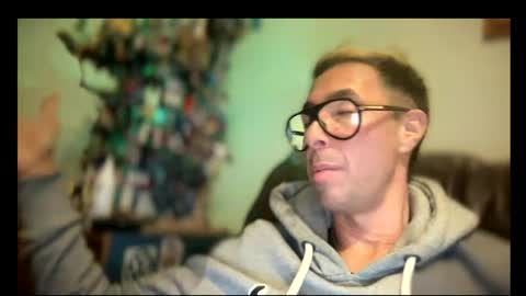 Snapshot of skyfly333 chatting on 05-08-26, 04:23 IAN HARD online show from 05-08-26, 04:23