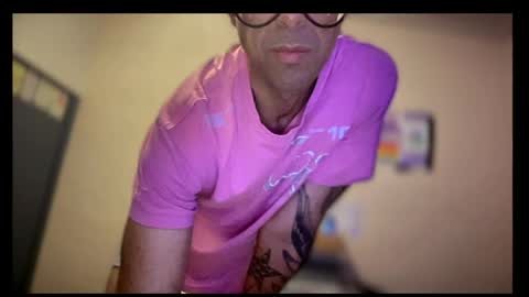 Snapshot of skyfly333 chatting on 05-10-26, 05:07 IAN HARD online show from 05-10-26, 05:07