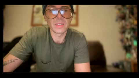 Snapshot of skyfly333 chatting on 05-26-26, 02:57 IAN HARD online show from 05-26-26, 02:57