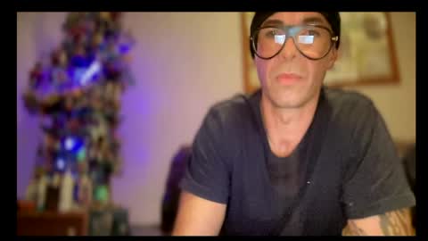 Snapshot of skyfly333 chatting on 06-06-26, 04:33 IAN HARD online show from 06-06-26, 04:33