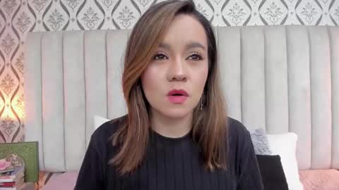 Snapshot of skyjunne chatting on 10-12-25, 05:45 Sky June online show from 10-12-25, 05:45