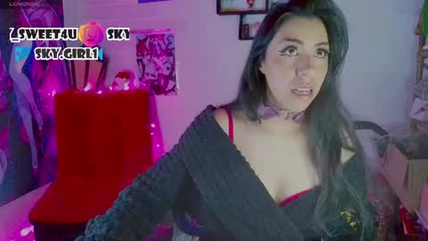 Snapshot of skylady05 chatting on 04-18-26, 12:53 millie online show from 04-18-26, 12:53