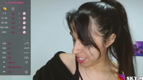 Snapshot of skylady05 chatting on 04-24-26, 12:35 millie online show from 04-24-26, 12:35