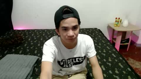 Snapshot of skyloquitexx chatting on 04-15-26, 01:40 skyler online show from 04-15-26, 01:40
