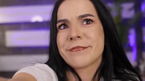 Snapshot of skymusee_ chatting on 02-09-26, 01:26 Chris online show from 02-09-26, 01:26