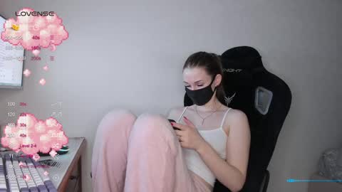 Snapshot of skyqueeni chatting on 02-14-25, 09:56 Nastya online show from 02-14-25, 09:56