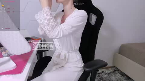Snapshot of skyqueeni chatting on 06-15-26, 06:48 Nastya online show from 06-15-26, 06:48
