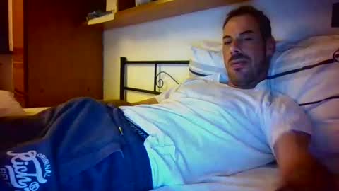 Snapshot of slevin1983 chatting on 05-24-26, 03:00 slevin online show from 05-24-26, 03:00