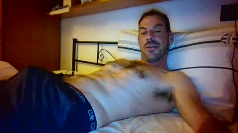 Snapshot of slevin1983 chatting on 06-20-26, 08:44 slevin online show from 06-20-26, 08:44