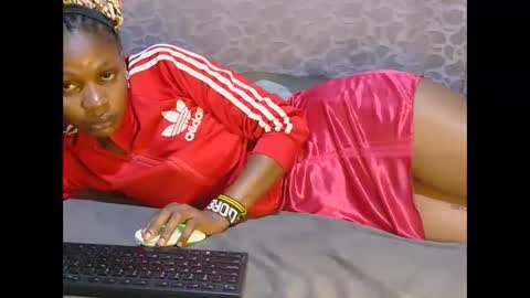 Snapshot of slim_girl01 chatting on 10-13-25, 12:21 slim_girl01 online show from 10-13-25, 12:21