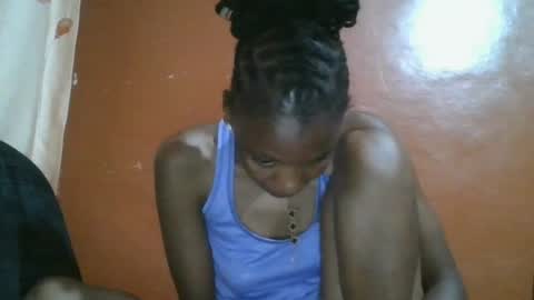 Snapshot of slim_girl01 chatting on 06-11-26, 05:33 slim_girl01 online show from 06-11-26, 05:33