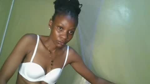 Snapshot of slim_girl01 chatting on 07-04-26, 05:41 slim_girl01 online show from 07-04-26, 05:41