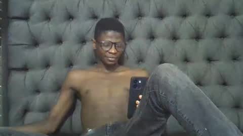 Snapshot of slim_long01 chatting on 05-11-26, 06:08 slim long01 online show from 05-11-26, 06:08