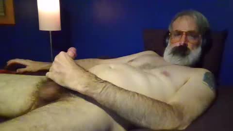 Snapshot of slimglimmer chatting on 12-21-24, 05:47 Slimglimmer online show from 12-21-24, 05:47