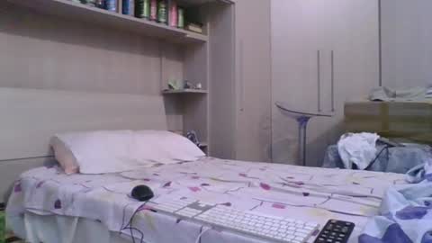 Snapshot of slimteaser089 chatting on 06-12-26, 04:17 SlimTeaser089 online show from 06-12-26, 04:17
