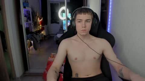 Snapshot of slippery_baby chatting on 12-03-24, 11:33 Mila online show from 12-03-24, 11:33