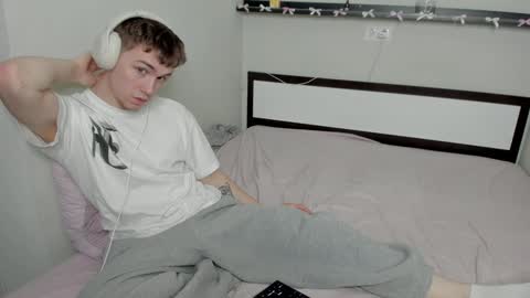 Snapshot of slippery_baby chatting on 01-16-25, 09:27 Mila online show from 01-16-25, 09:27
