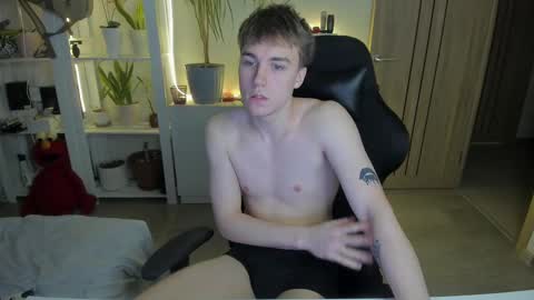 Snapshot of slippery_baby chatting on 02-11-25, 03:51 Mila online show from 02-11-25, 03:51