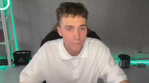 Snapshot of slippery_baby chatting on 06-21-26, 07:16 Mila online show from 06-21-26, 07:16