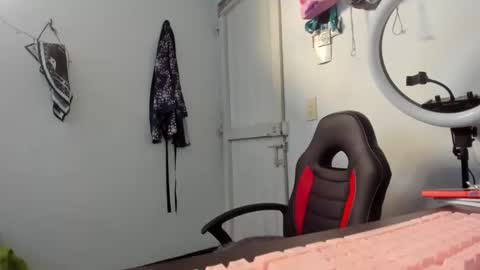 slone03 online show from 11-18-25, 06:56