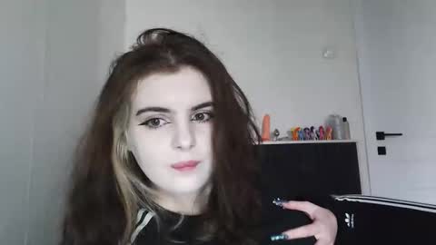 Snapshot of sloomonata chatting on 09-15-25, 09:09 sloomonata online show from 09-15-25, 09:09