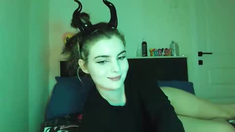 Snapshot of sloomonata chatting on 10-27-25, 01:42 sloomonata online show from 10-27-25, 01:42