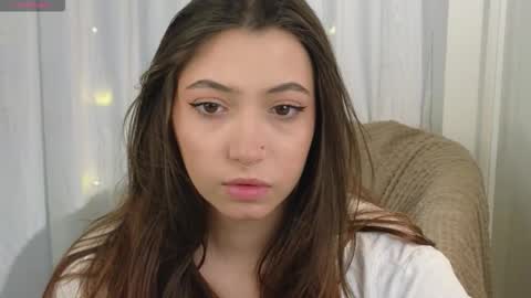 Snapshot of slow_flower chatting on 12-16-25, 12:32 Emilia online show from 12-16-25, 12:32