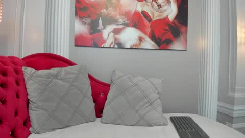 Paola  online show from 02-05-25, 12:17