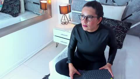 Snapshot of slut_milf_ chatting on 05-09-26, 04:01 slut_milf_ online show from 05-09-26, 04:01