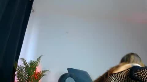 Snapshot of slut_tattoogirl chatting on 05-28-26, 05:49 Ariana online show from 05-28-26, 05:49