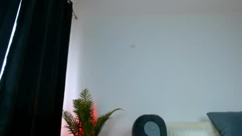 Snapshot of slut_tattoogirl chatting on 06-06-26, 06:51 Ariana online show from 06-06-26, 06:51