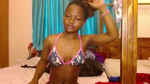 Snapshot of slutty_charmmz chatting on 04-29-26, 06:39 Bree online show from 04-29-26, 06:39