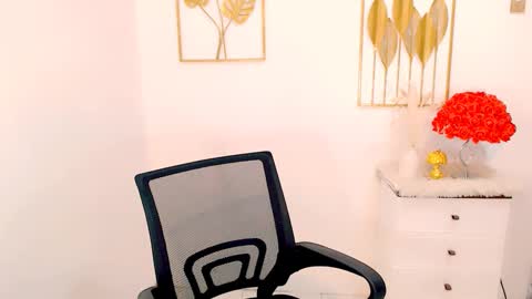 Snapshot of slutty_vanna chatting on 02-22-25, 07:14 mia online show from 02-22-25, 07:14