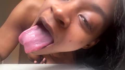 Snapshot of sluttyduchess1 chatting on 03-15-26, 05:41 sluttyduchess1 online show from 03-15-26, 05:41