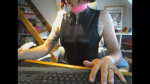 sluttytoy83 online show from 05-04-26, 06:15