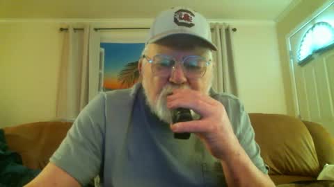 Snapshot of slydevi1 chatting on 10-17-25, 08:44 Slydevil online show from 10-17-25, 08:44